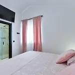 Vakantiehuis Ferienvilla Jolie By Interhome Privlaka (Zadar)